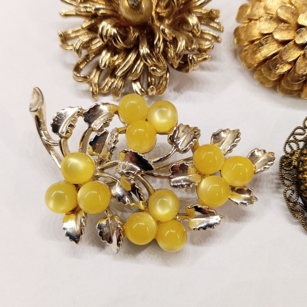 Vintage Jewelry Lot 4 Brooches - Picture 2 of 8